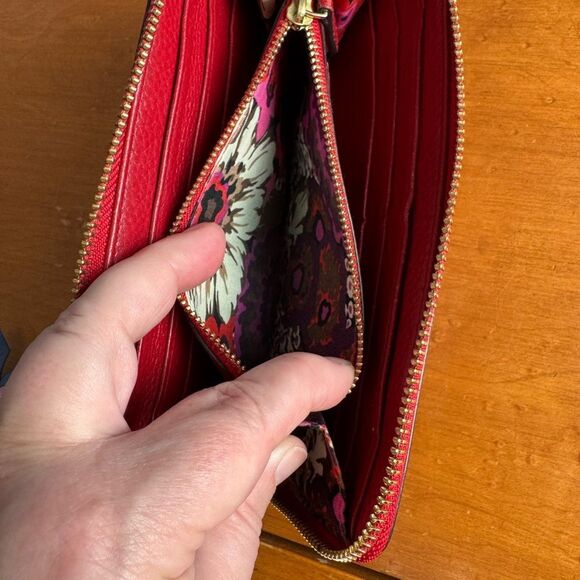 Vera Bradley Sycamore Georgia Red Quilted Wallet with Zip-Around Closure - Picture 6 of 10